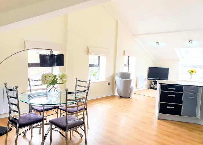 The Penthouse At Regent House Light And Airy Top Floor With Lift Access 1 Bedroom En-Suite Luxury Apartment Ultra Central Location