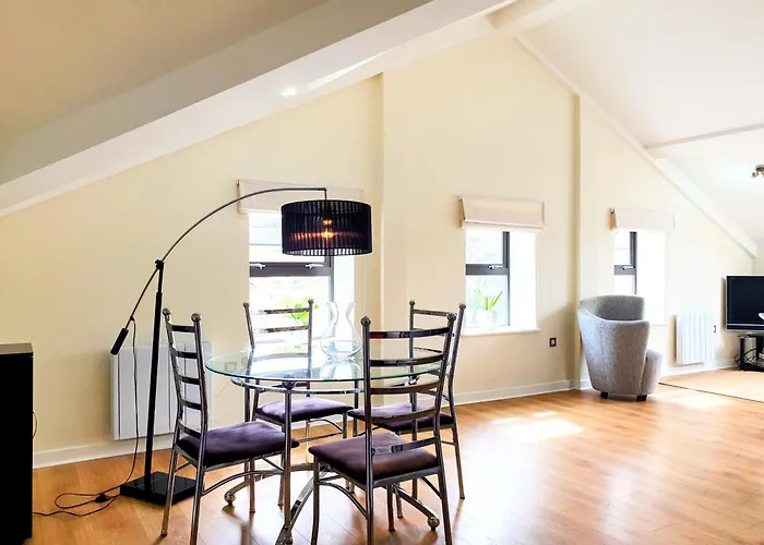 The Penthouse At Regent House Light And Airy Top Floor With Lift Access 1 Bedroom En-Suite Luxury Apartment Ultra Central Location