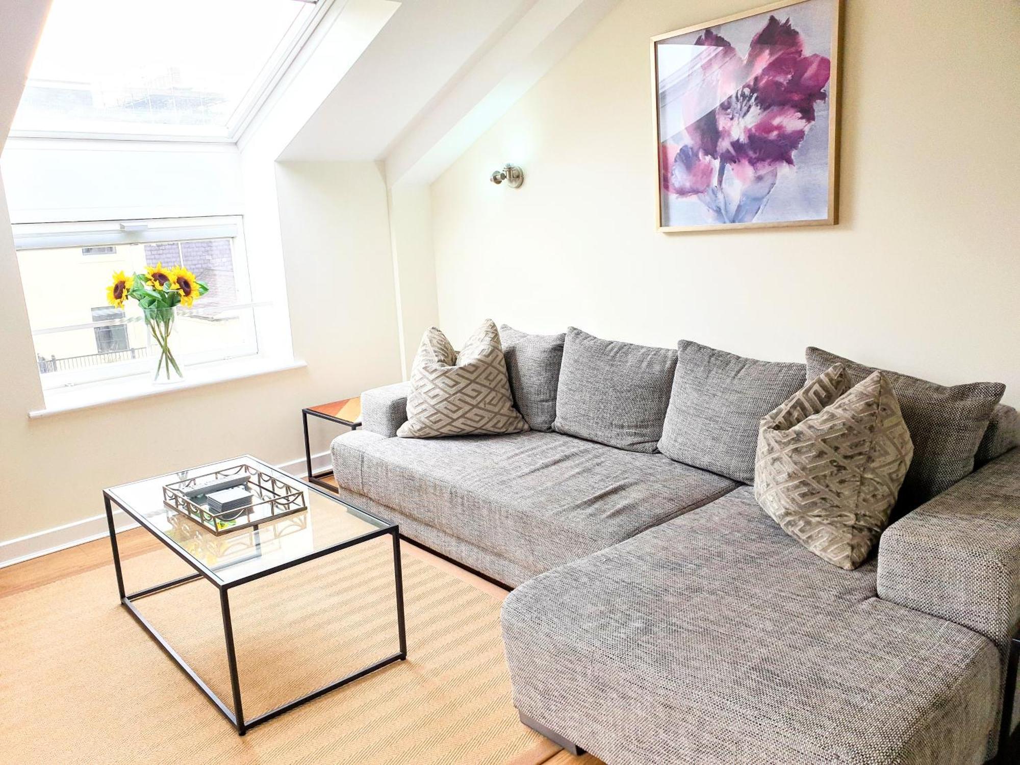 The Penthouse At Regent House Light And Airy Floor With Lift Access 1 Bedroom En-suite Luxury Ultra Location Appartamento *